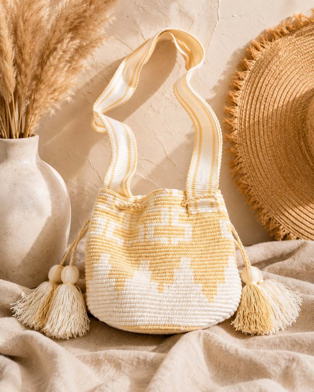 Handmade Wayuu Mochila Crochet Bucket Bag in Beige and White Geometric Pattern
